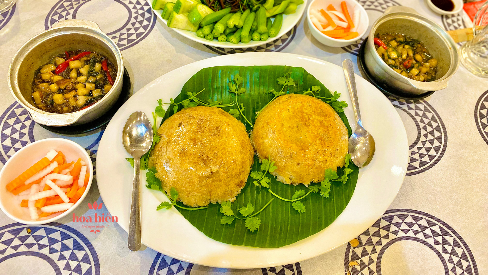 ai nấy đều vui chung niềm vui vì được gặp nhau, chẳng mảy may âu lo điều chi nữa,...